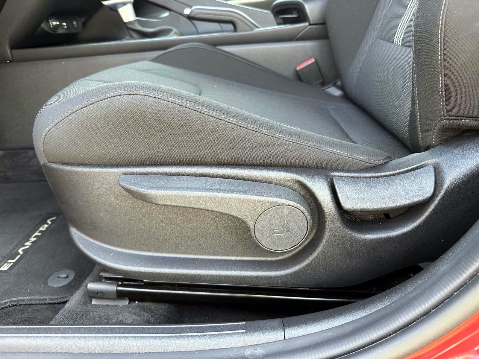 Used 2024 Hyundai Elantra SE FWD image 10