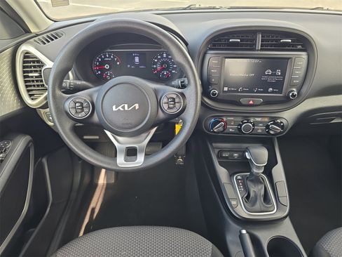 Used 2022 Kia Soul LX w/ Technology Package image 10