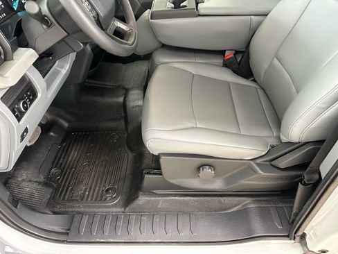 New 2026 Ford F250 XL w/ XL Chrome Package RWD image 18