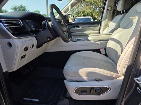 Used 2022 Jeep Wagoneer Series II w/ Convenience Group I AWD/4WD image 11