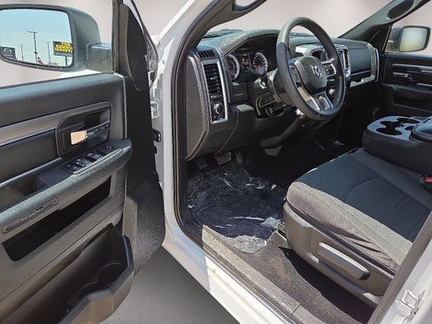 Used 2024 RAM 1500 Warlock AWD/4WD image 21