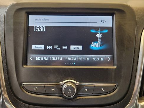 Used 2018 Chevrolet Equinox LS FWD image 25