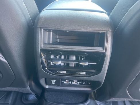 Used 2024 Jeep Grand Cherokee Limited w/ Black Appearance Package image 59