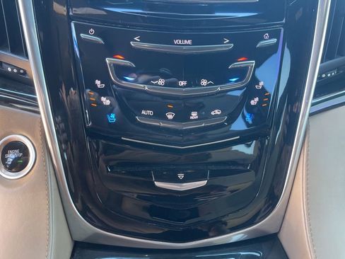 Used 2019 Cadillac Escalade ESV Platinum image 38