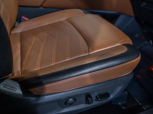 Used 2024 Nissan Pathfinder Platinum w/ Black Appearance Package image 36