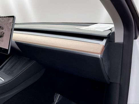 Used 2024 Tesla Model Y Long Range image 25