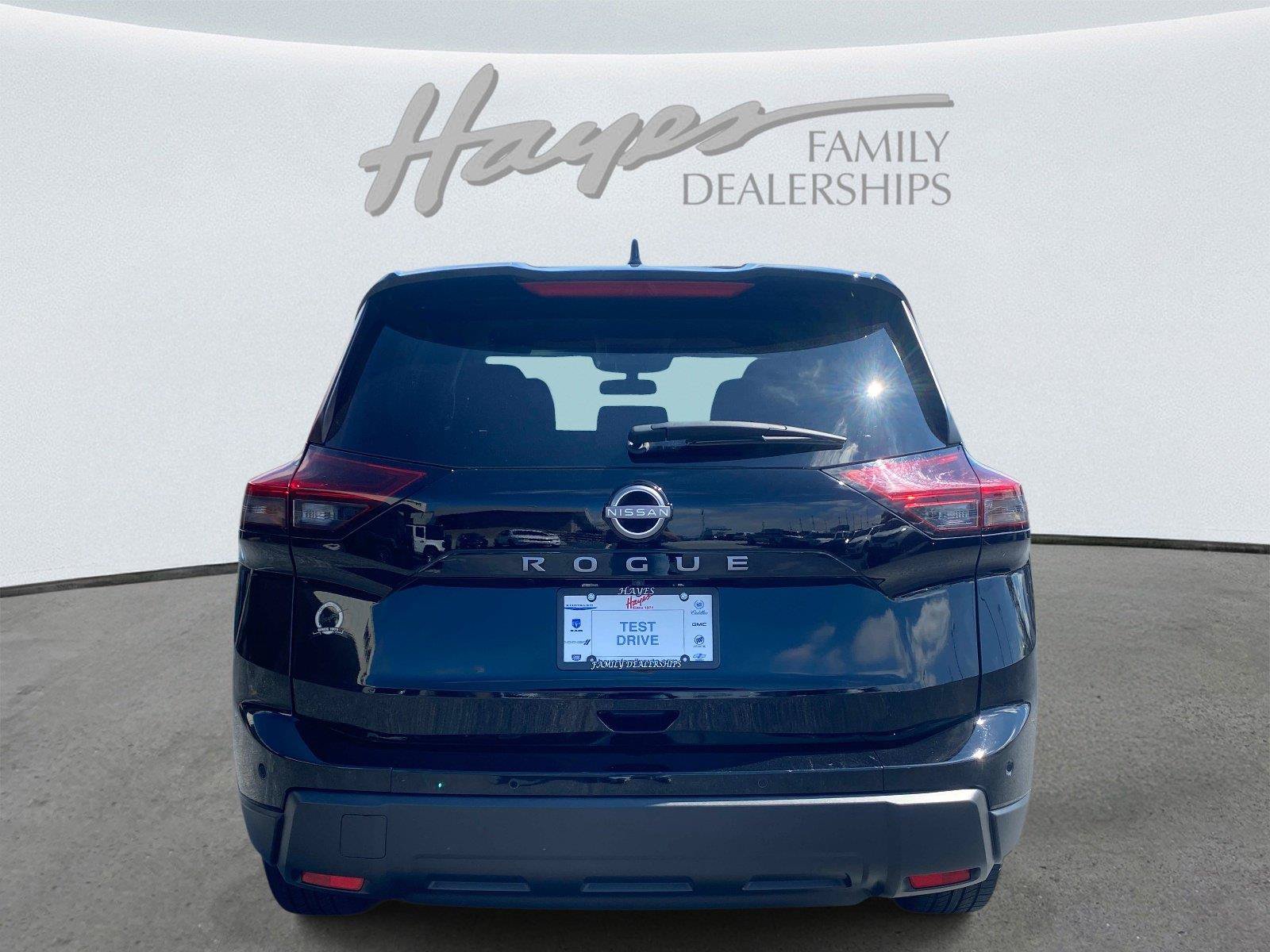 Used 2025 Nissan Rogue SV FWD image 4