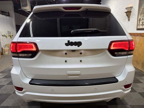 Used 2017 Jeep Grand Cherokee Altitude image 4