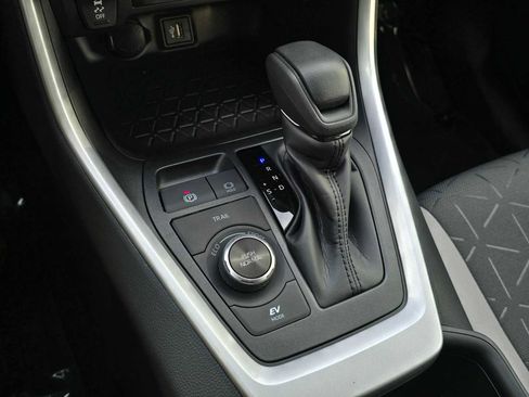 Certified 2025 Toyota RAV4 XLE image 27