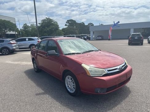 Used 2010 Ford Focus SE FWD image 3