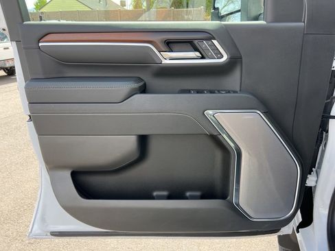 Used 2025 GMC Sierra 3500 Denali w/ Denali Reserve Package AWD/4WD image 9
