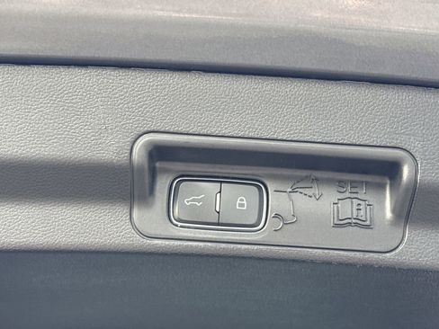 Used 2022 Ford Explorer XLT image 17