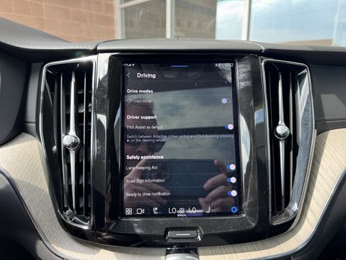 Used 2022 Volvo XC60 B5 Inscription w/ Advanced Package image 23