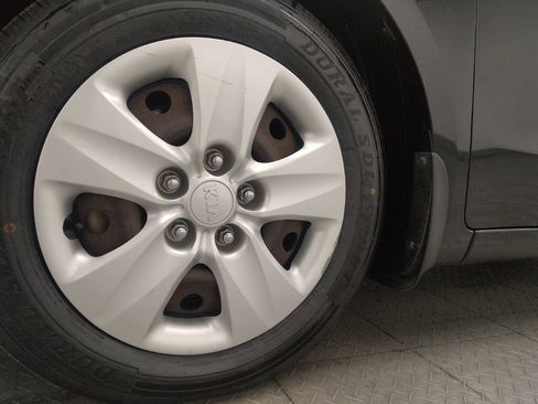 Used 2017 Kia Forte LX image 31