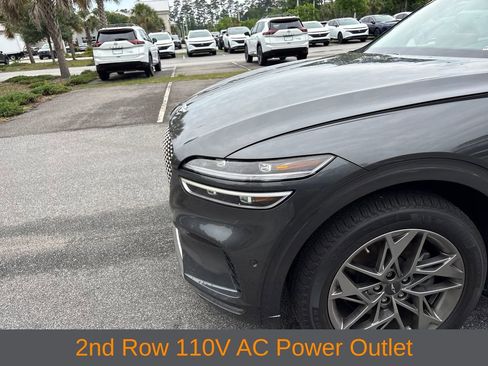 Used 2022 Genesis GV70 2.5T w/ Advanced Package AWD/4WD image 4