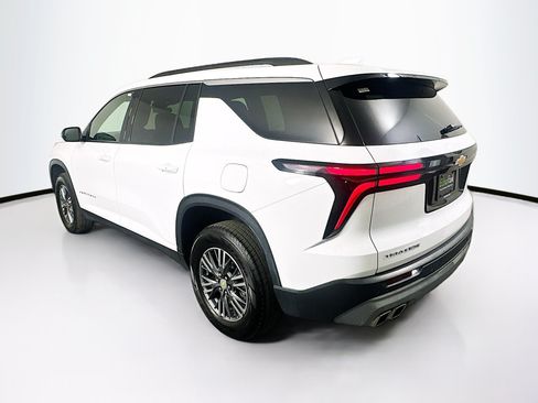 Used 2025 Chevrolet Traverse LT FWD image 5