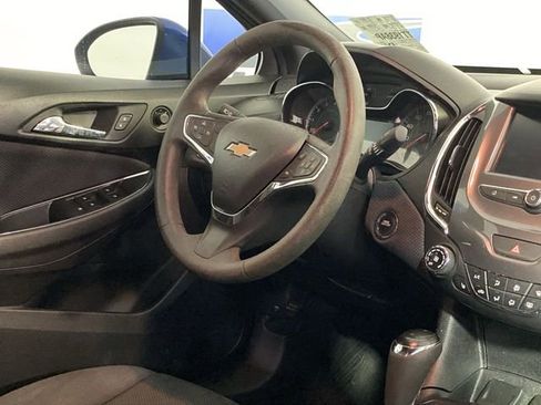 Used 2016 Chevrolet Cruze LT w/ Convenience Package image 10