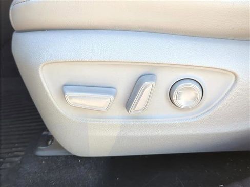 Used 2021 Toyota Highlander Limited image 12