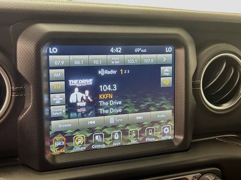 Used 2023 Jeep Wrangler Unlimited Rubicon 4xe AWD/4WD image 21