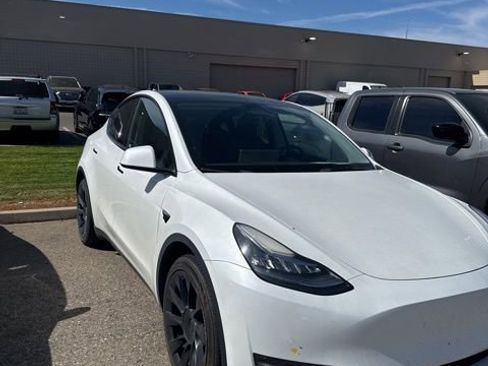 Used 2022 Tesla Model Y Long Range image 2