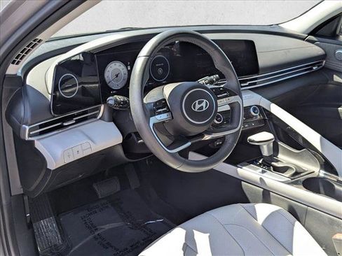Used 2025 Hyundai Elantra Limited FWD image 10