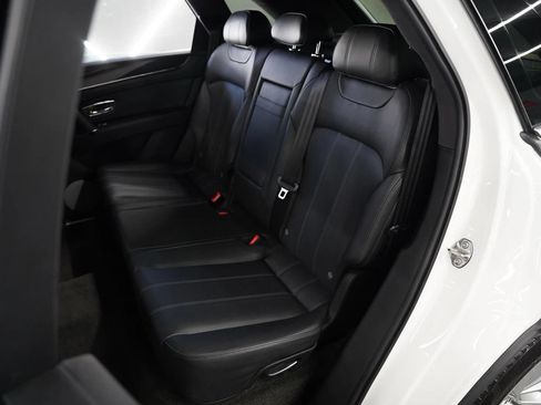Used 2018 Bentley Bentayga AWD/4WD image 17