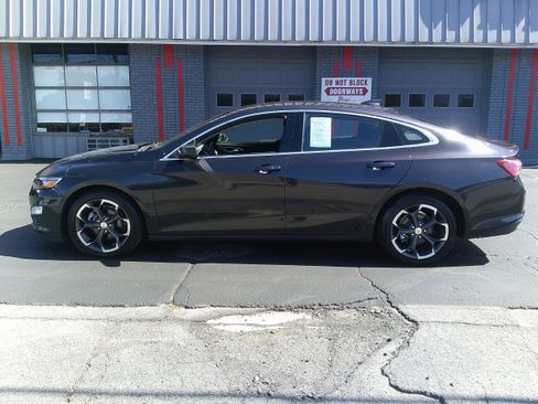 Used 2022 Chevrolet Malibu LT image 2