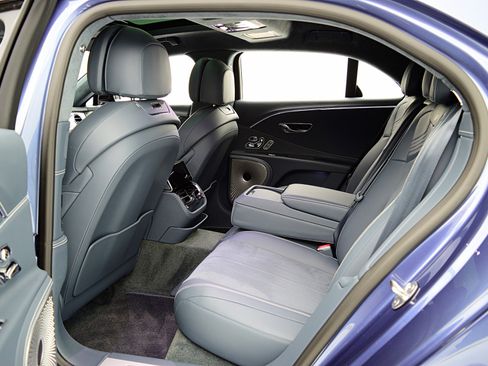 Used 2023 Bentley Flying Spur V8 image 40