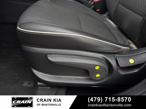 Used 2024 Hyundai Venue Limited FWD image 12