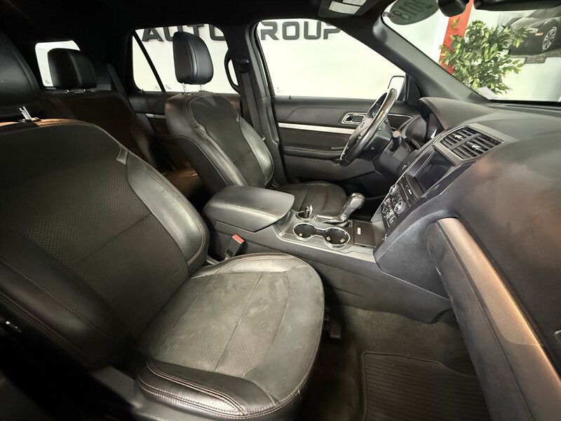 Used 2018 Ford Explorer XLT w/ Equipment Group 202A FWD image 18
