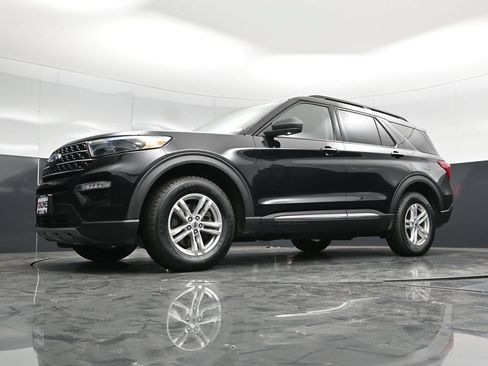 Used 2023 Ford Explorer XLT w/ Equipment Group 202A AWD/4WD image 52