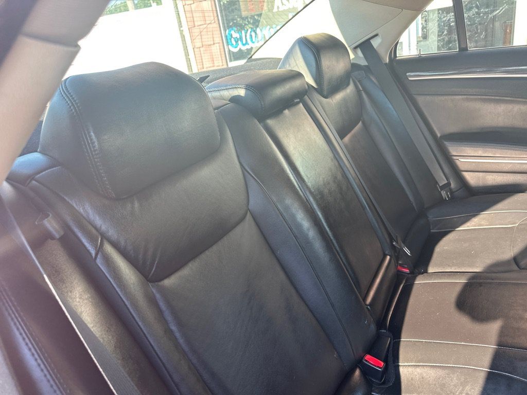 Used 2018 Chrysler 300 Touring L RWD image 15