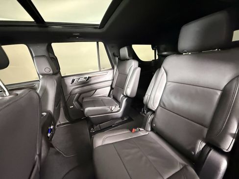 Used 2025 Chevrolet Tahoe Z71 w/ Comfort Package image 33