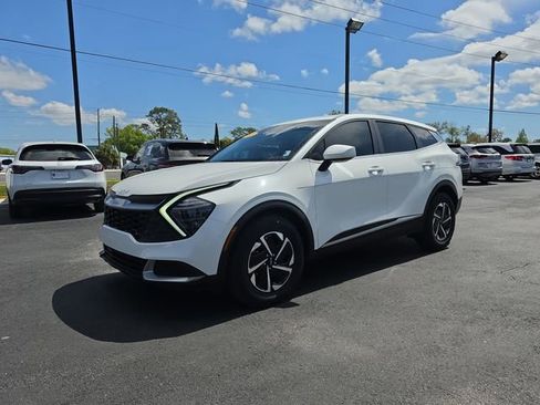 Used 2025 Kia Sportage LX image 2