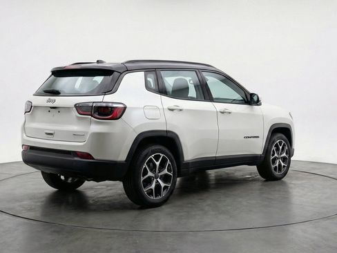 Used 2025 Jeep Compass Limited AWD/4WD image 9
