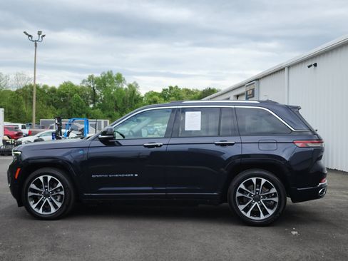 Used 2022 Jeep Grand Cherokee Overland AWD/4WD image 2