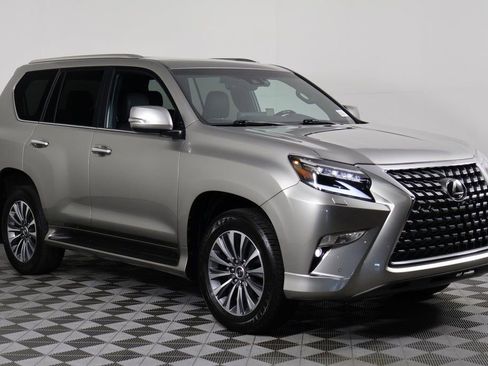Used 2023 Lexus GX 460 Luxury w/ Off Road Package image 3