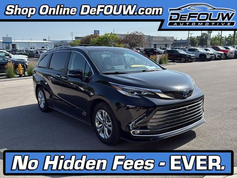 Used 2021 Toyota Sienna Platinum AWD/4WD image 1