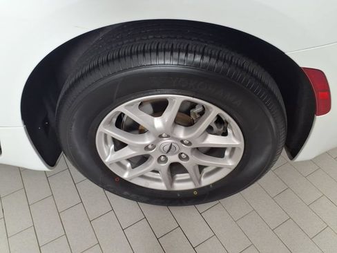 Used 2023 Chrysler Voyager LX FWD image 8