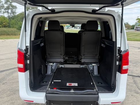 Used 2019 Mercedes-Benz Metris Passenger image 21