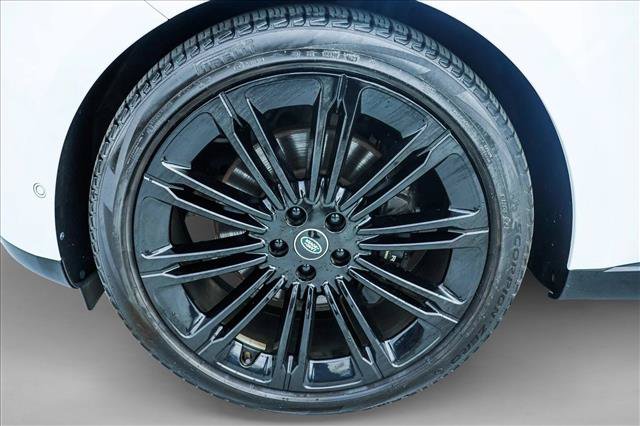 Used 2024 Land Rover Range Rover Long Wheelbase SE AWD/4WD image 9