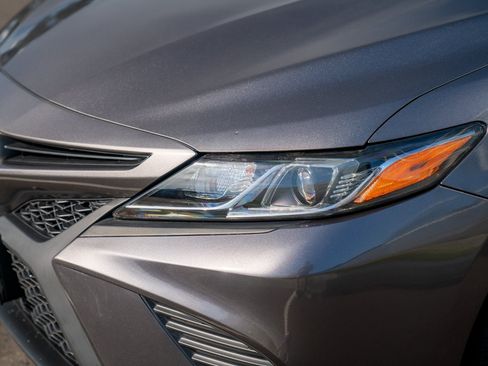 Used 2018 Toyota Camry SE w/ Convenience Package FWD image 26
