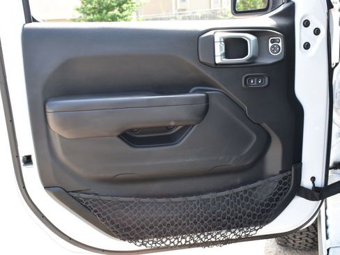 Used 2018 Jeep Wrangler Unlimited Rubicon AWD/4WD image 9