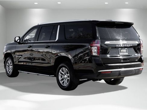Used 2022 Chevrolet Suburban LT w/ Luxury Package image 9