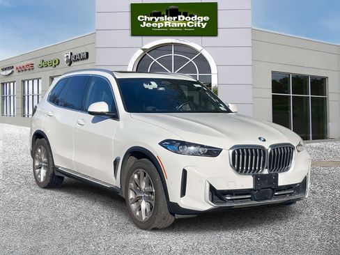 Used 2025 BMW X5 xDrive50e image 4