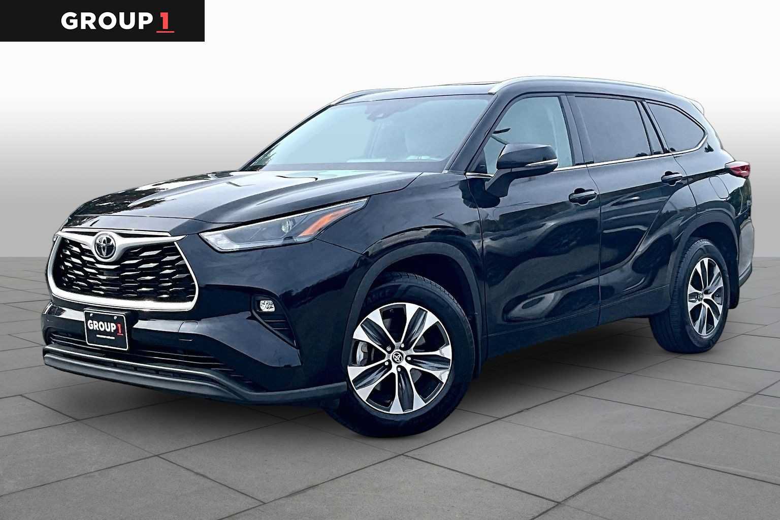 Used 2022 Toyota Highlander XLE AWD/4WD image 1
