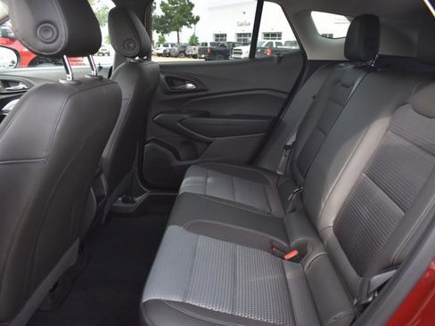 Used 2025 Chevrolet Trax LT w/ Driver Confidence Package FWD image 15