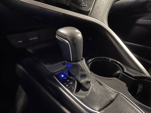Used 2020 Toyota Camry SE image 25