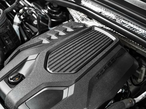 Certified 2024 Porsche Macan AWD/4WD image 12
