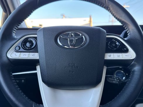 Used 2017 Toyota Prius Prime Advanced image 29